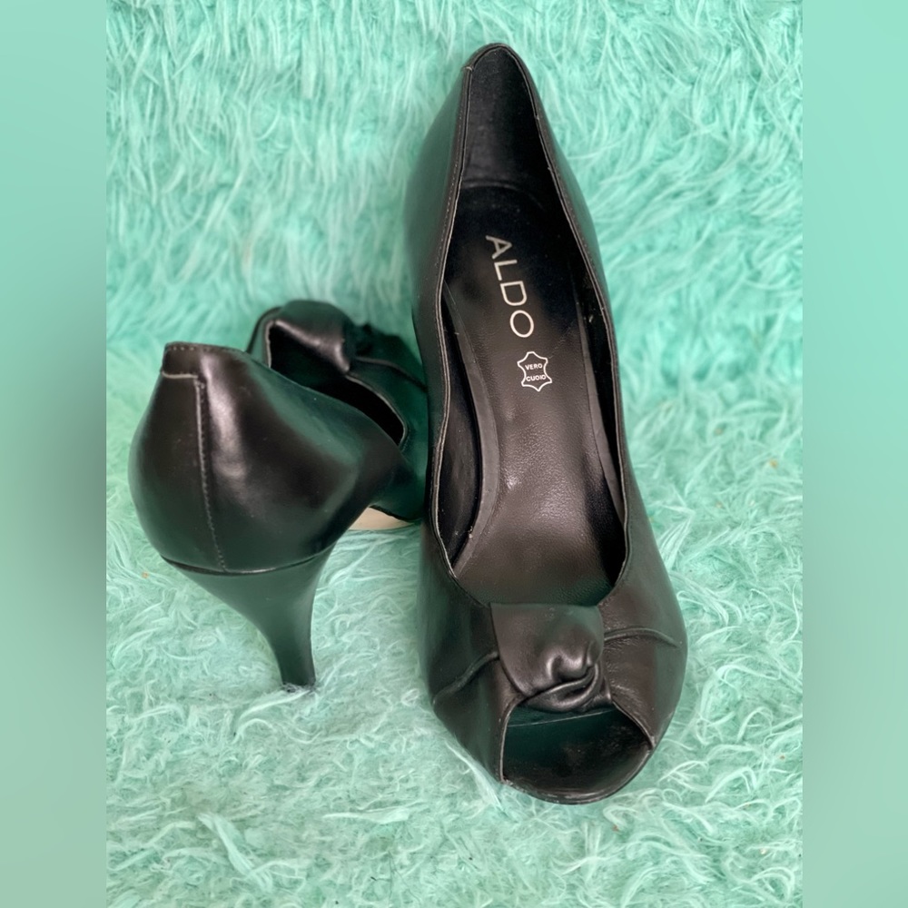 Aldo black leather peep toe